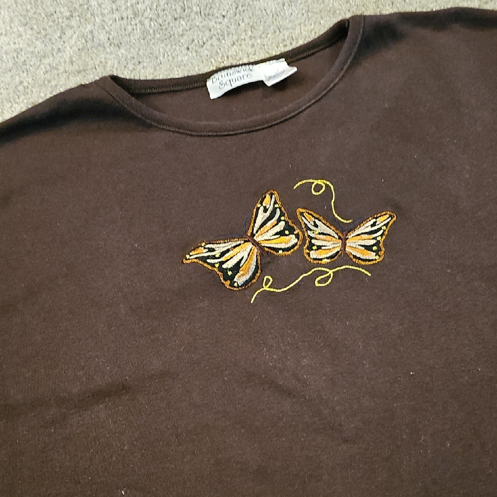 Q2❤️🔹️Butterfly Embroidered Short Sleeve Tee